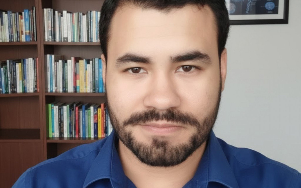 Matheus Karounis é psicólogo e professor da PUC-Rio