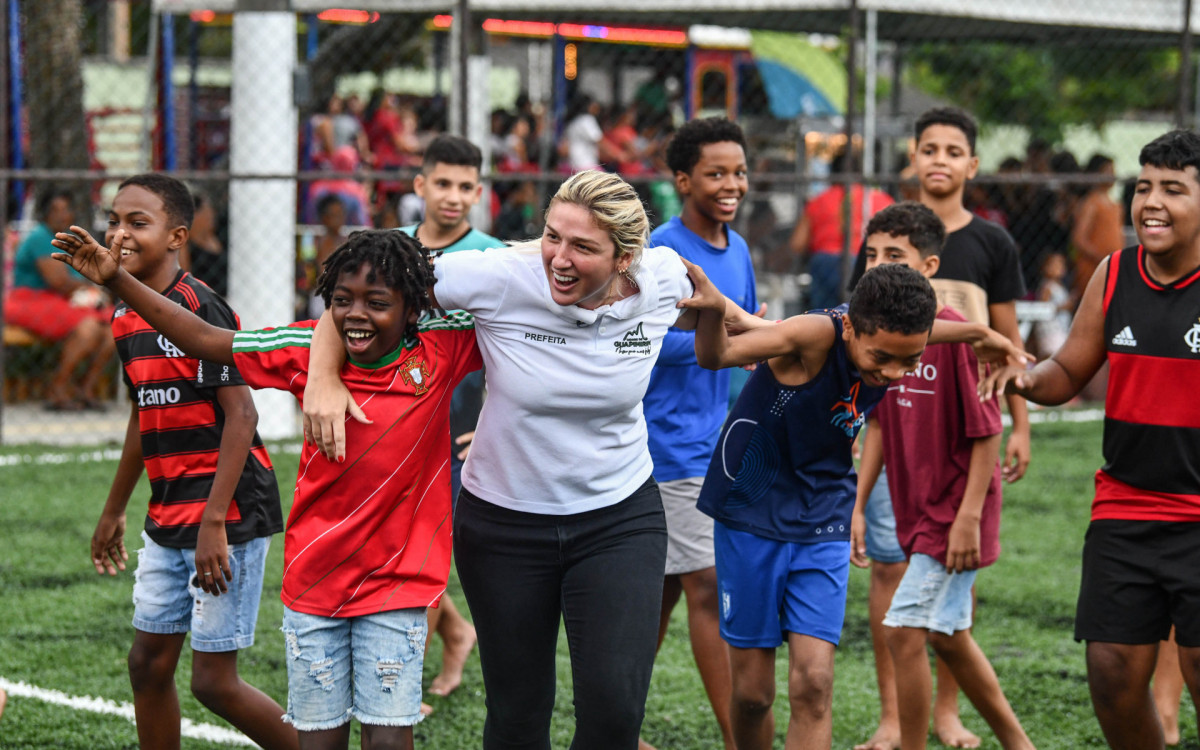 Prefeita Marina Rocha durante inagura&ccedil;&atilde;o da Pra&ccedil;a do Parque Santa Eug&ecirc;nia em Guapimirim. - Divulga&ccedil;&atilde;o