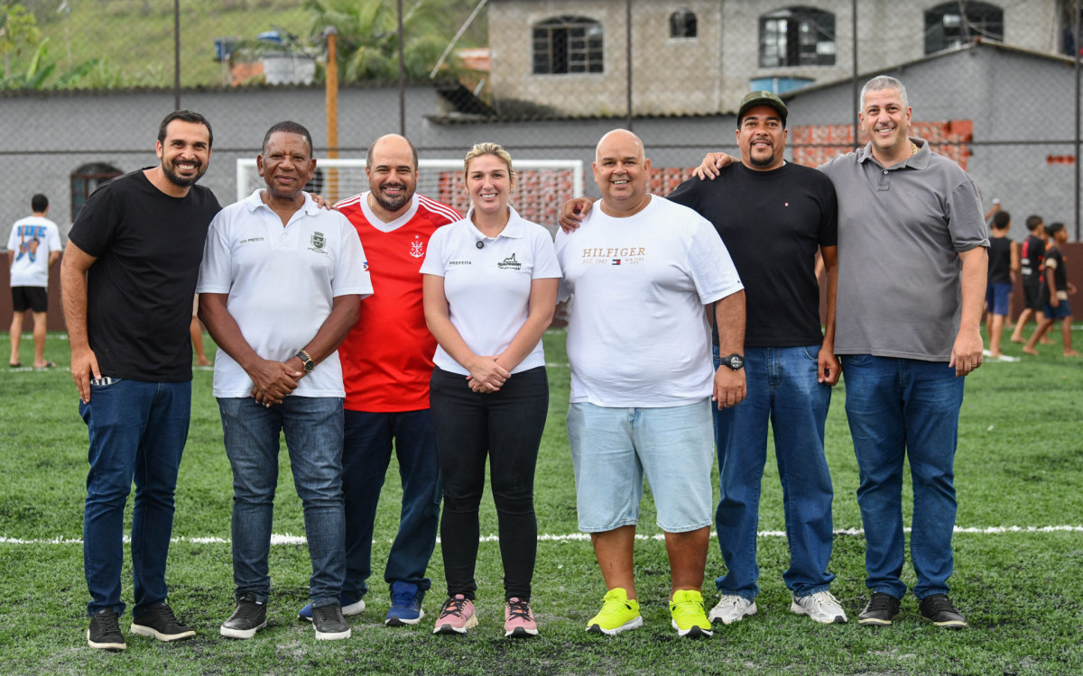 Prefeita Marina Rocha, vice-prefeito Natal&iacute;cio da Farm&aacute;cia e autoridades na inaugura&ccedil;&atilde;o da nova Pra&ccedil;a do Parque Santa Eug&ecirc;nia. - Divulga&ccedil;&atilde;o