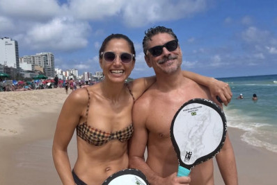 Camila Pitanga compartilha fotos inéditas ao lado do noivo