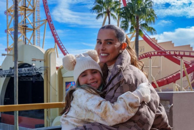 Deborah Secco celebra os 10 anos da filha Maria Flor