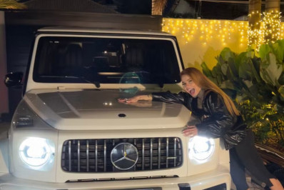 Ferrugem presenteia a mulher com carrão de R$ 2 milhões