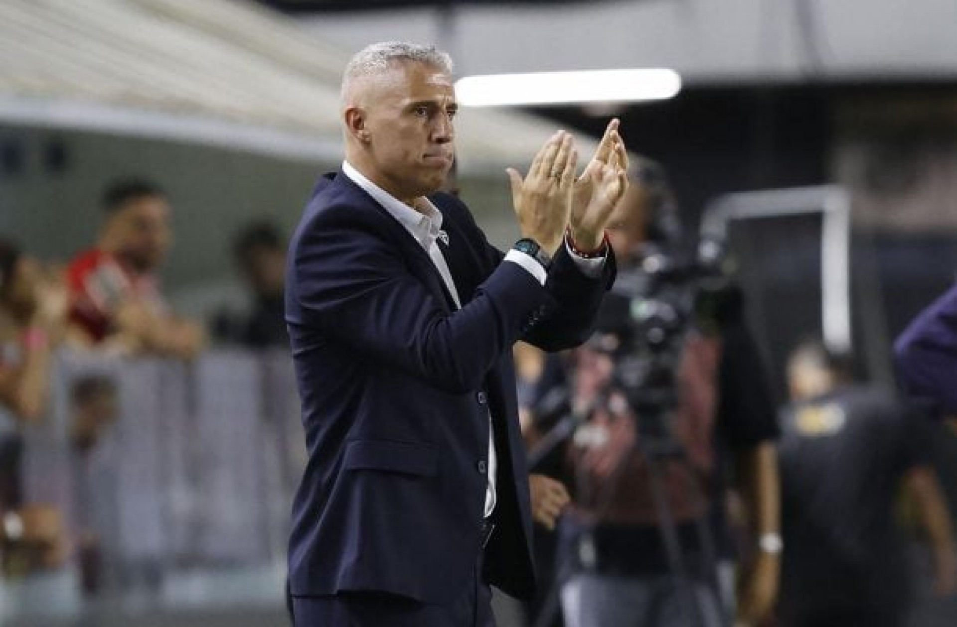 Crespo pede que a política do São Paulo não interfira no campo: &#8220;Sem afetar o elenco&#8221;