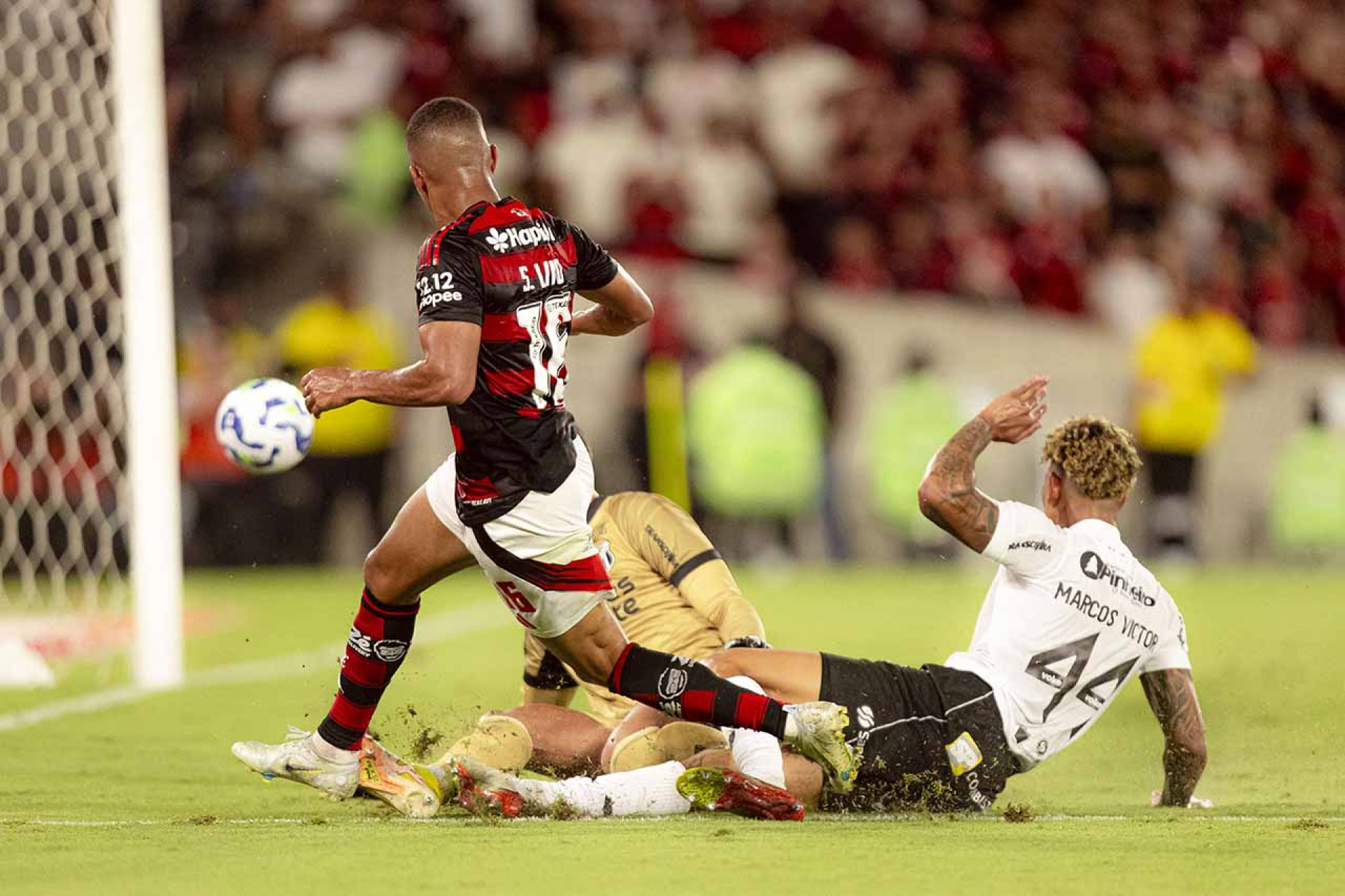 Autor de gol de título, Samuel Lino destaca resiliência no Flamengo
