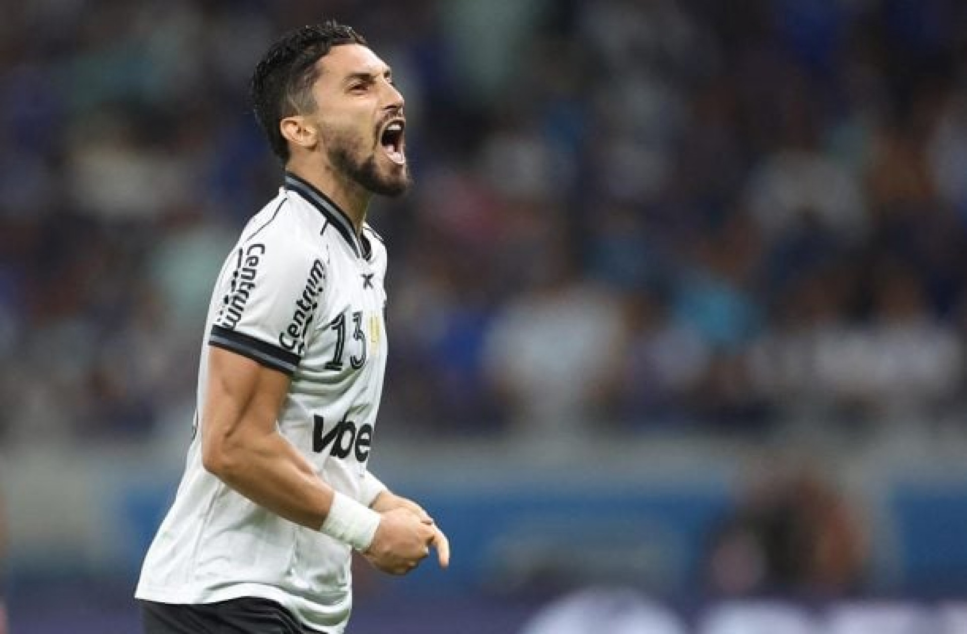 Alex Telles diz que Botafogo demorou a entrar no jogo e destaca: &#8220;Ponto difícil de conquistar&#8221;