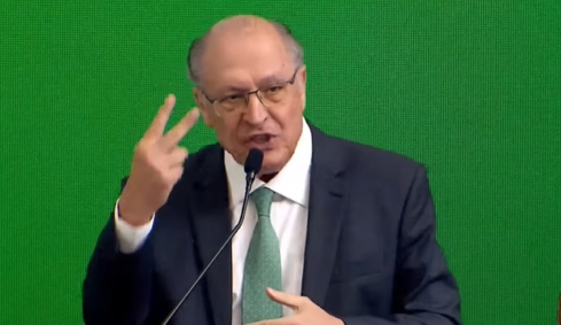 Blusinhas: mesmo com taxa, tarifa é menor que produção nacional, diz Alckmin