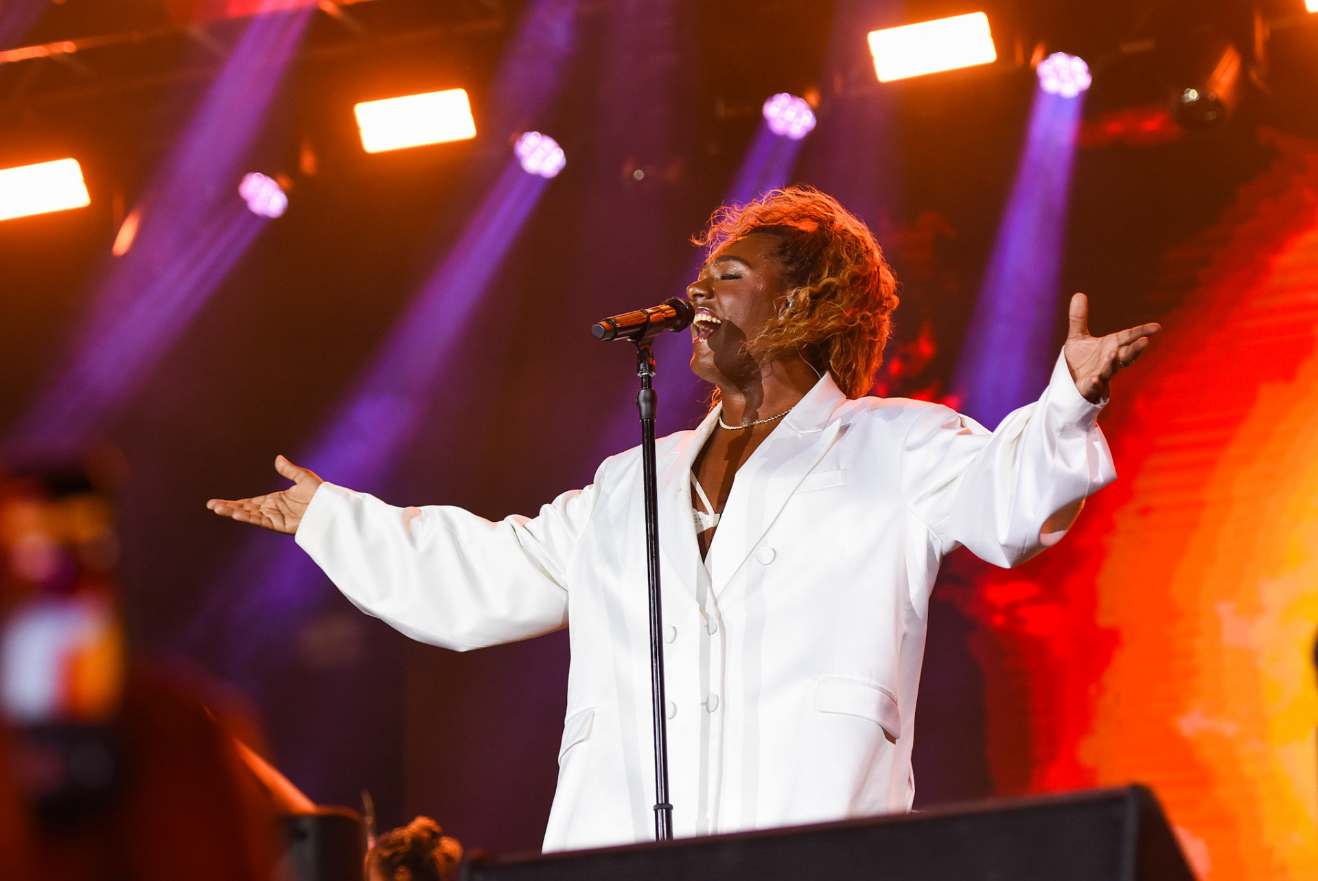 Liniker homenageia Gilberto Gil durante show no navio 'Tempo Rei' - Will Dias / Brazil News