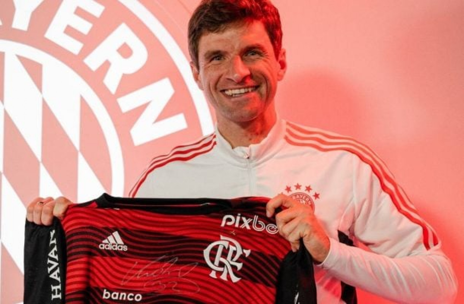 Bayern de Munique parabeniza Flamengo por título do Brasileirão