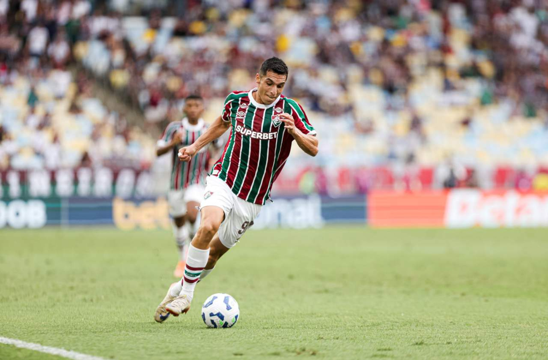 Empresário de Serna conta procura de clubes, mas destaca: &#8220;Feliz no Fluminense&#8221;