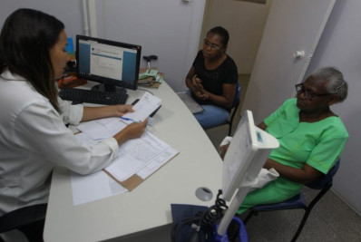 Câmara aprova lei que garante acompanhante para idosos e pessoas com deficiência em consultas