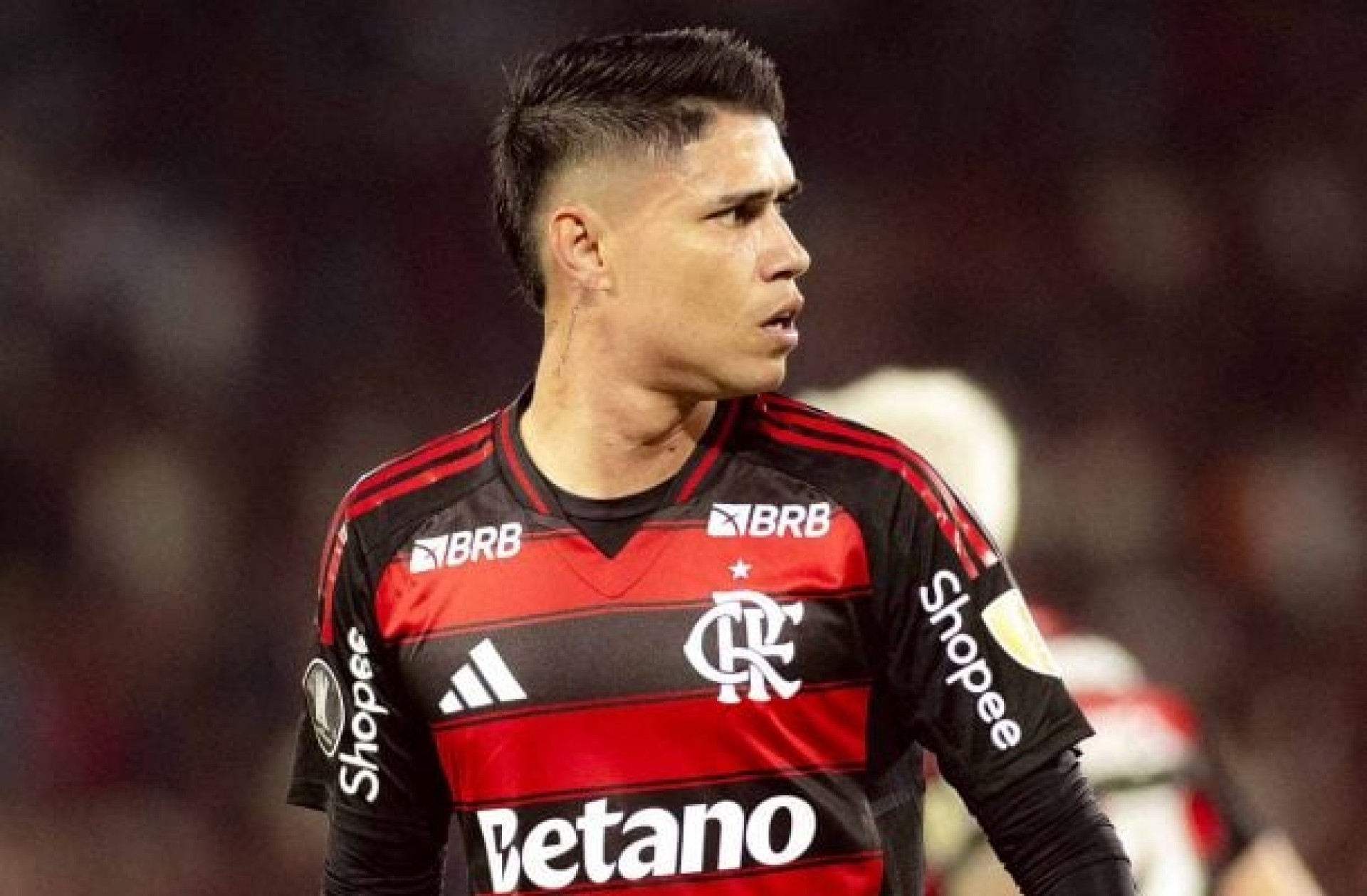 Especulações apontam desavenças entre esposa e família de atacante do Flamengo