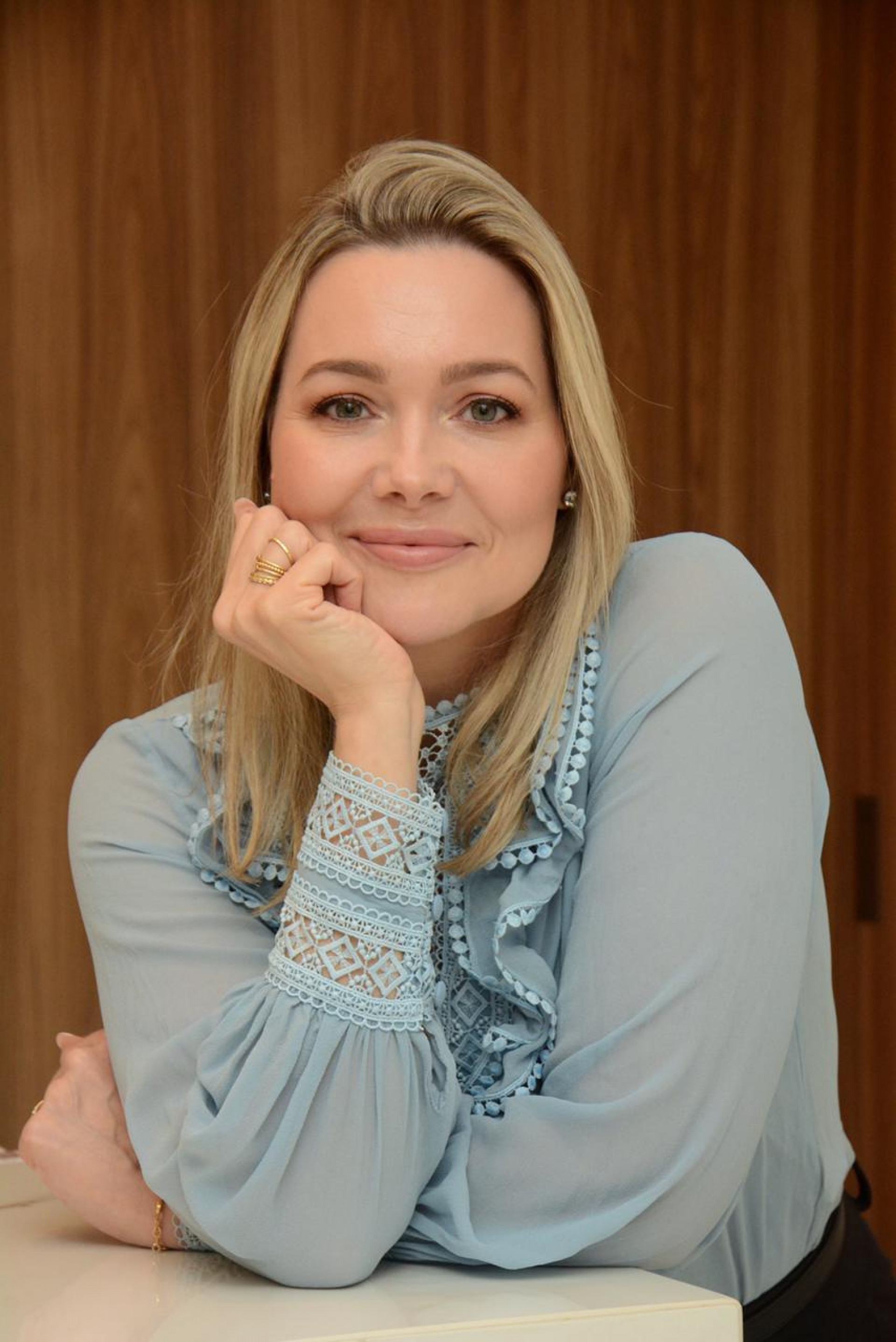 A dermatologia Andrea Sampaio fala que a pele também pode ser afetada
 - Divulgação