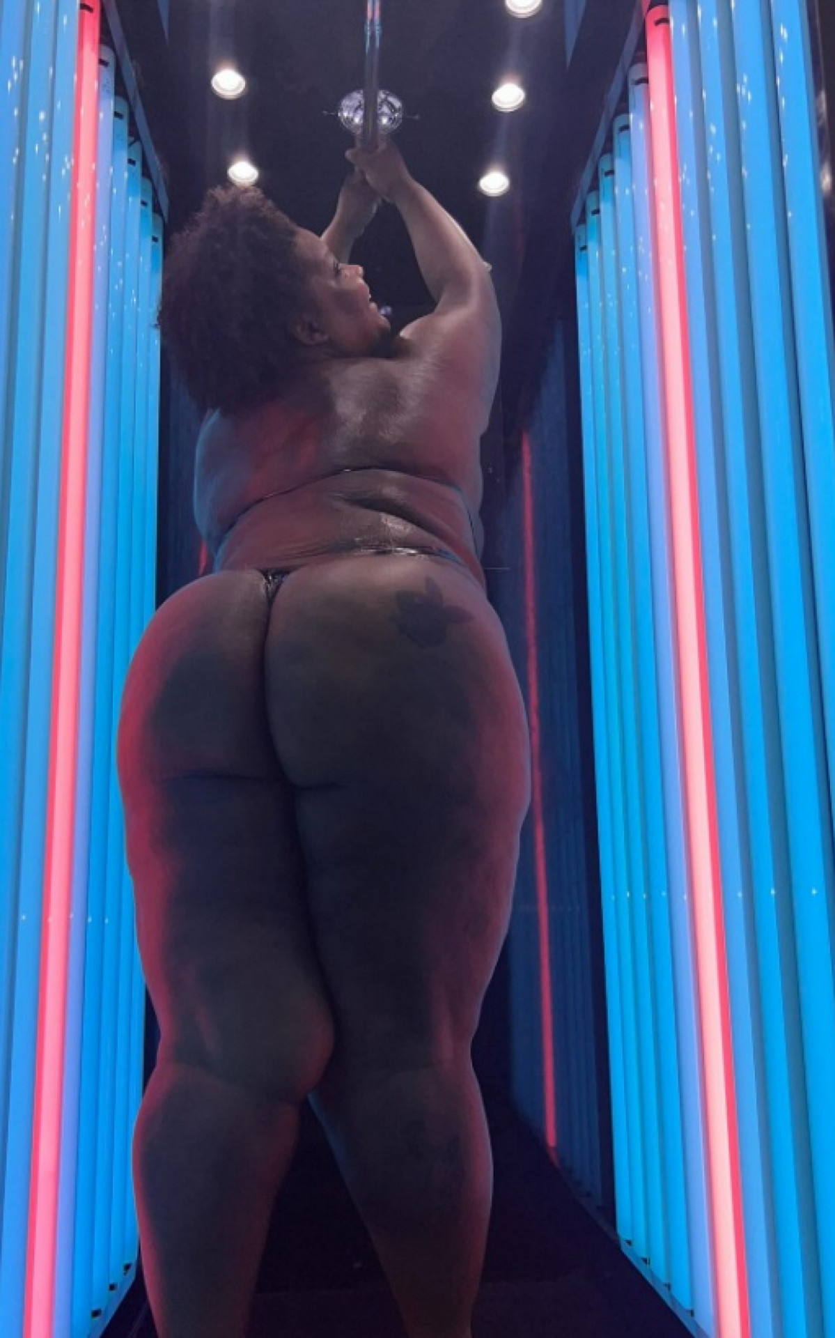 MC Carol de Niterói sensualiza de fio-dental - Reprodução/Instagram