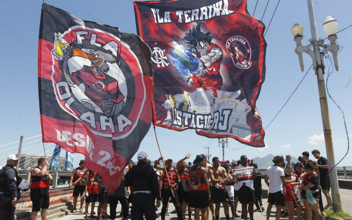 Torcedores do Flamengo fizeram mais um 'AeroFla' antes do embarque para o Intercontinental