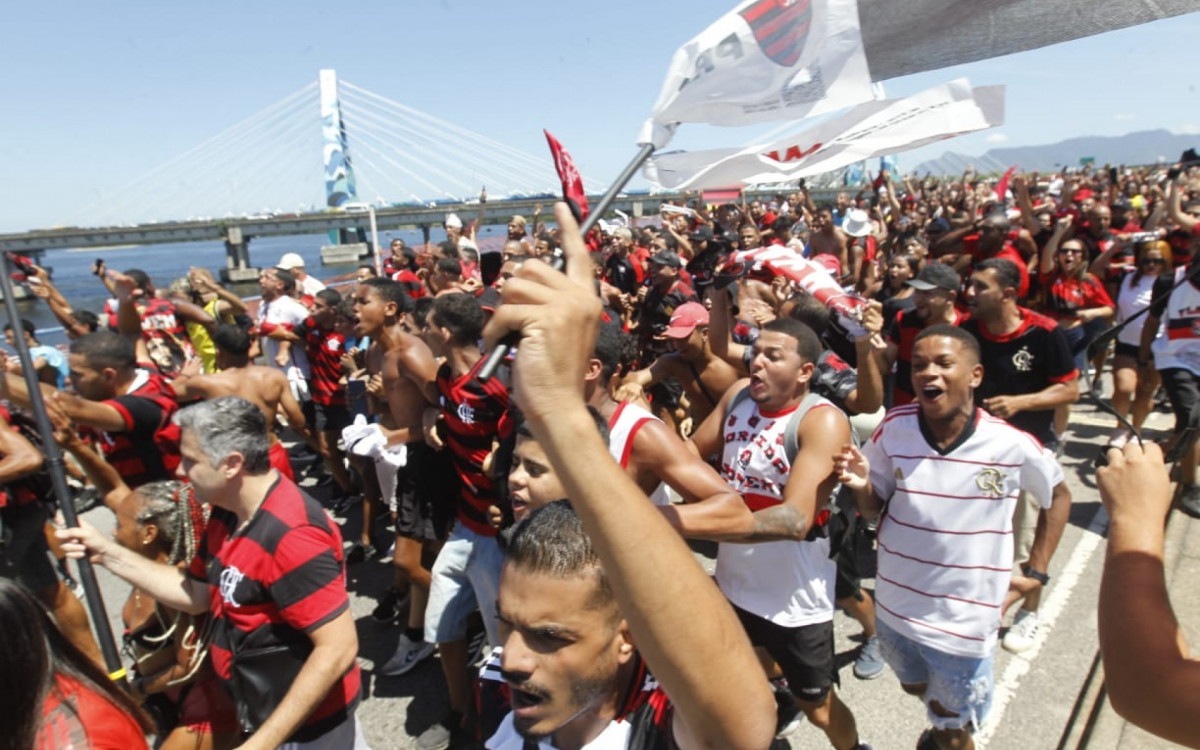 Torcedores do Flamengo fizeram mais um 'AeroFla' antes do embarque para o Intercontinental