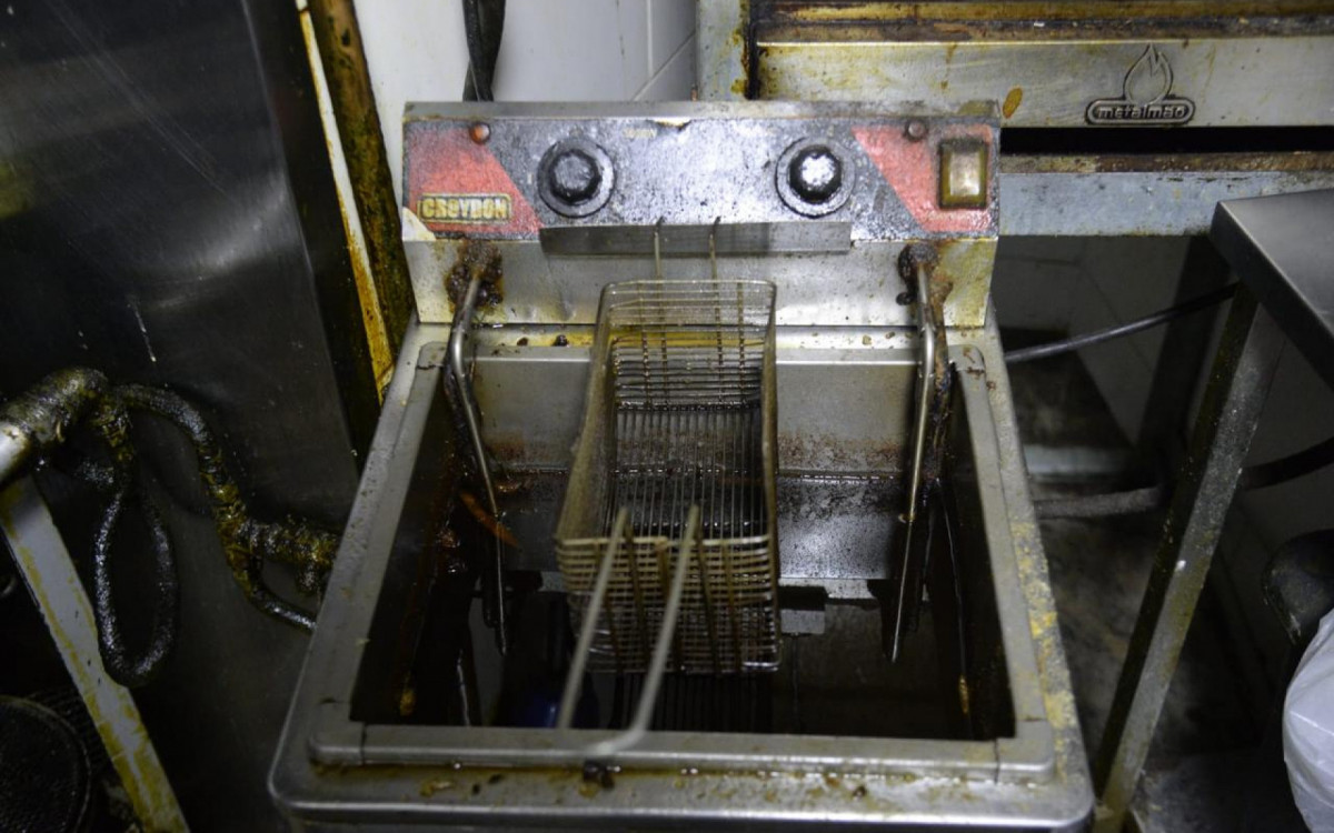 Os agentes também identificaram péssimas condições nas instalações dos restaurantes