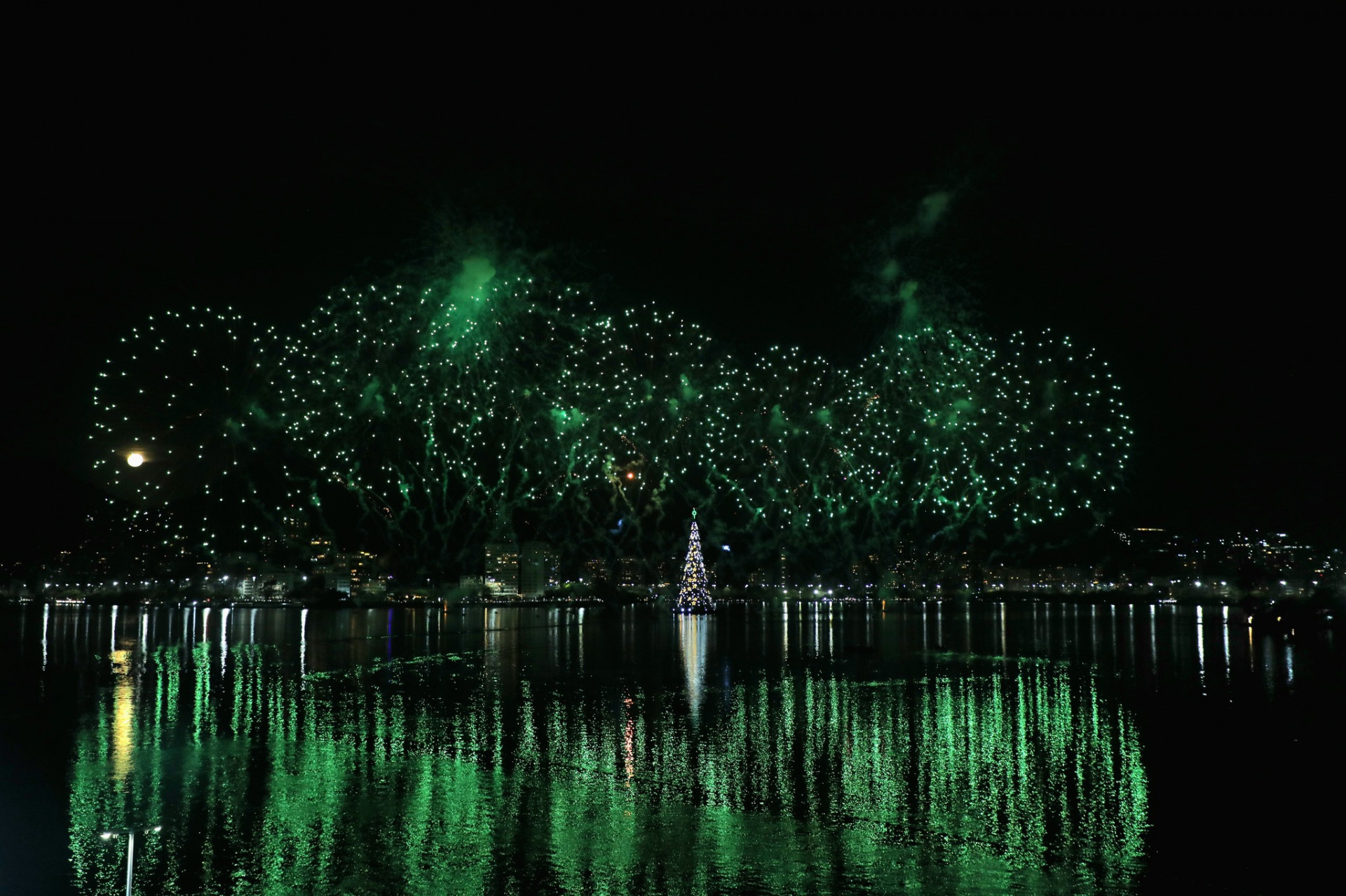 Árvore de Natal da Lagoa Rodrigo de Freitas retorna ao Rio após cinco anos
 - Divulgação/Prefeitura Rio