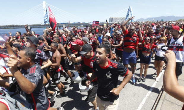 Flamengo embarca rumo ao Intercontinental com festa da torcida em mais um 'AeroFla'
