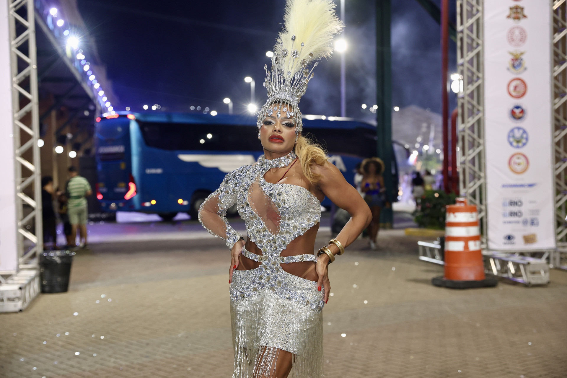 Quitéria Chagas aposta em fantasia prata para o esquenta do Império Serrano - Roberto Filho / Brazil News