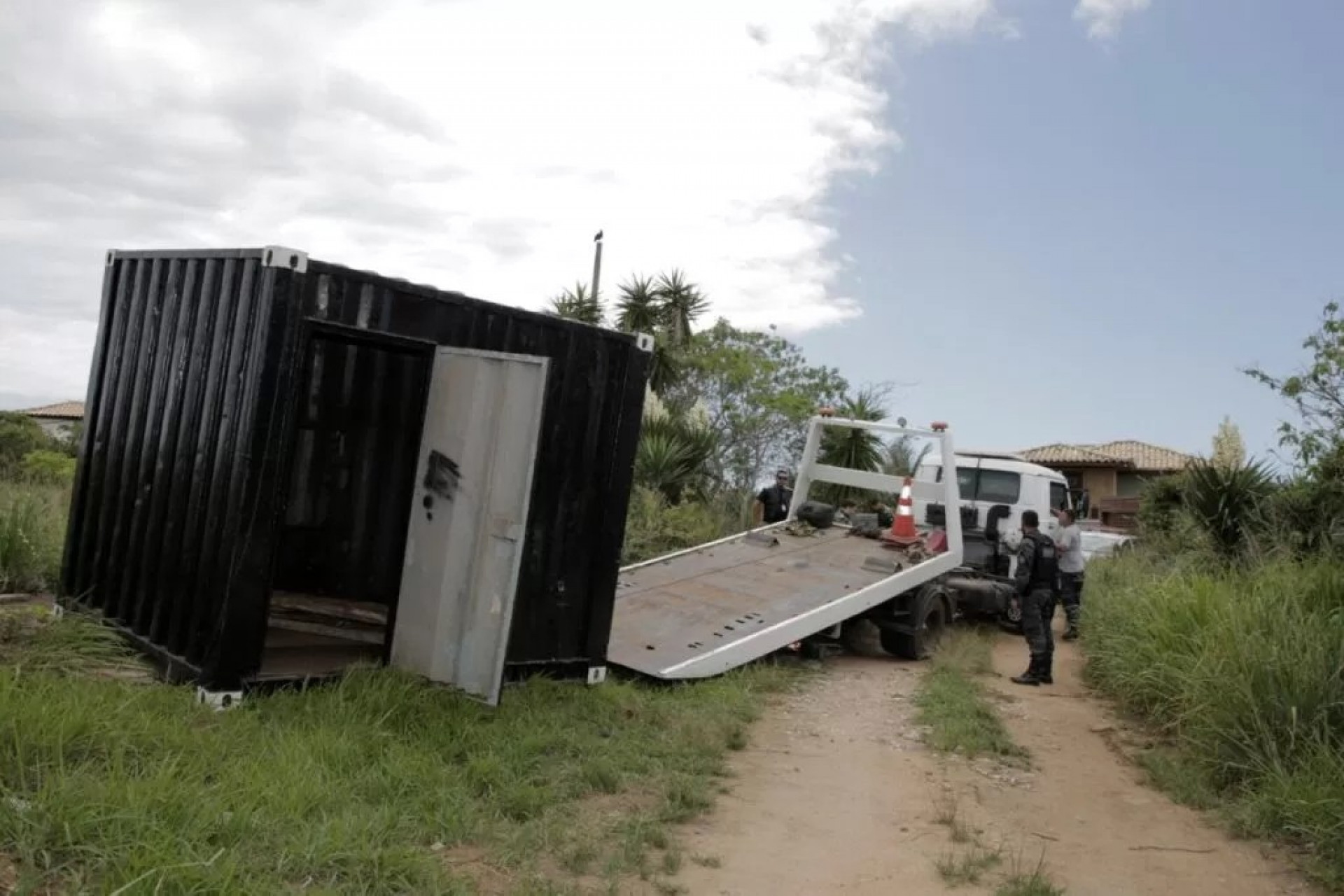 Desocupação de uma área pública no Morro do Marisco - Ascom