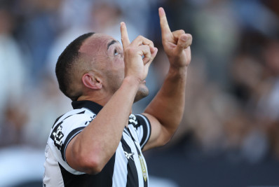 Marçal vê 'tudo pronto' para renovar com o Botafogo: 'Só falta assinar'