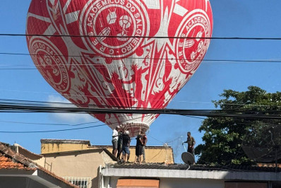 Vídeo: Homens invadem casa para recuperar balão caído na Freguesia