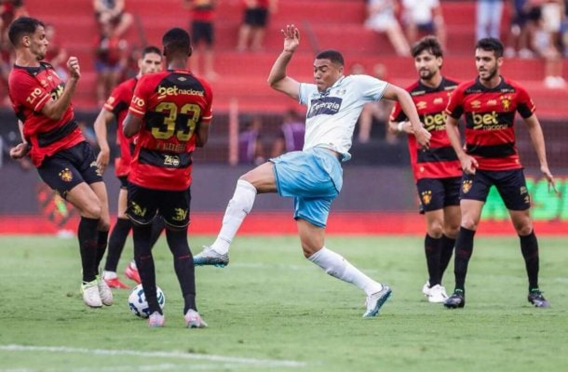 Grêmio goleia rebaixado Sport na Ilha do Retiro e se garante na Sul-Americana