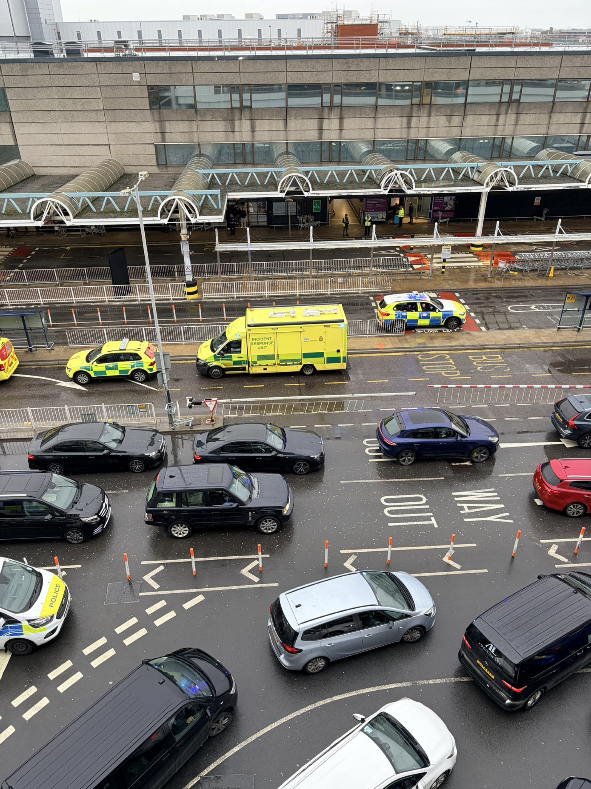 Passageiros do Aeroporto Internacional de Heathrow, em Londres, foram atacados com spray de pimenta - Reprodução / Redes Sociais