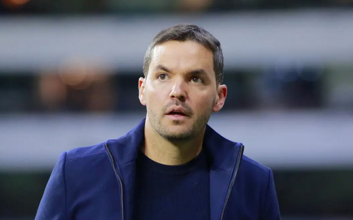 O técnico Nicolas Larcamon, do Cruz Azul, vem sendo alvo de duras críticas após a eliminação nas semifinais da Liga MX