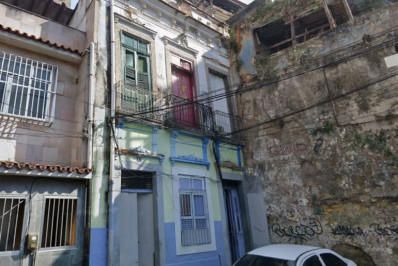 Desabamento em sobrado deixa 16 feridos no Catete