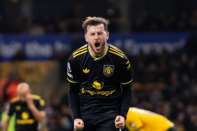 United reage no segundo tempo e goleia o Wolves fora de casa