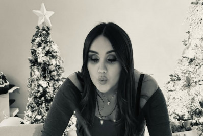 Grávida, ex-RBD Dulce Maria completa 40 anos e celebra com festa intimista