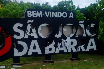 Vandalismo danifica letreiro 