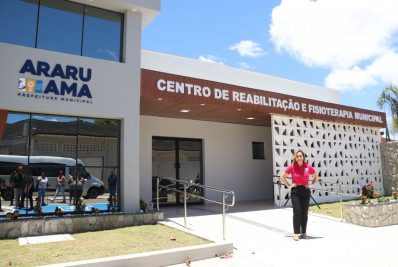 Daniela Soares entrega novo Centro de Reabilitação e Fisioterapia de Araruama