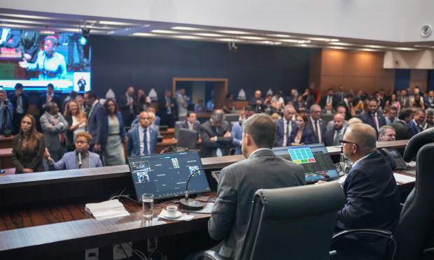 Deputados divergem sobre votação que decidiu pela revogação da prisão de Rodrigo Bacellar