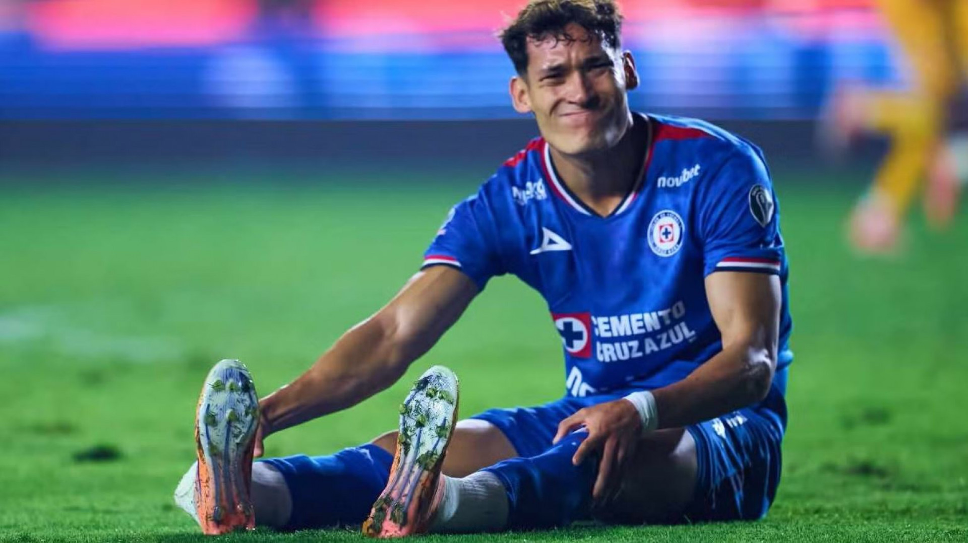 Jose Orozco "Chiquete" se lesionou no último jogo contra o Tigres, na semifinal da Liga MX e pode desfalcar o Cruz Azul contra o Flamengo - Internet