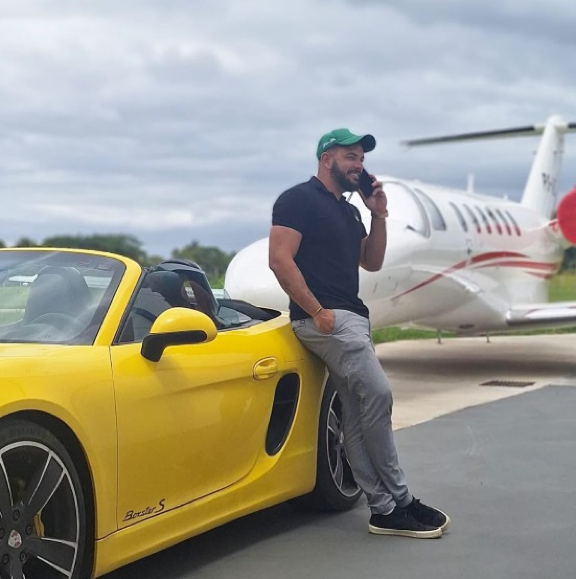 Marcos Vinícius exibia fotos com carros de luxo nas redes sociais