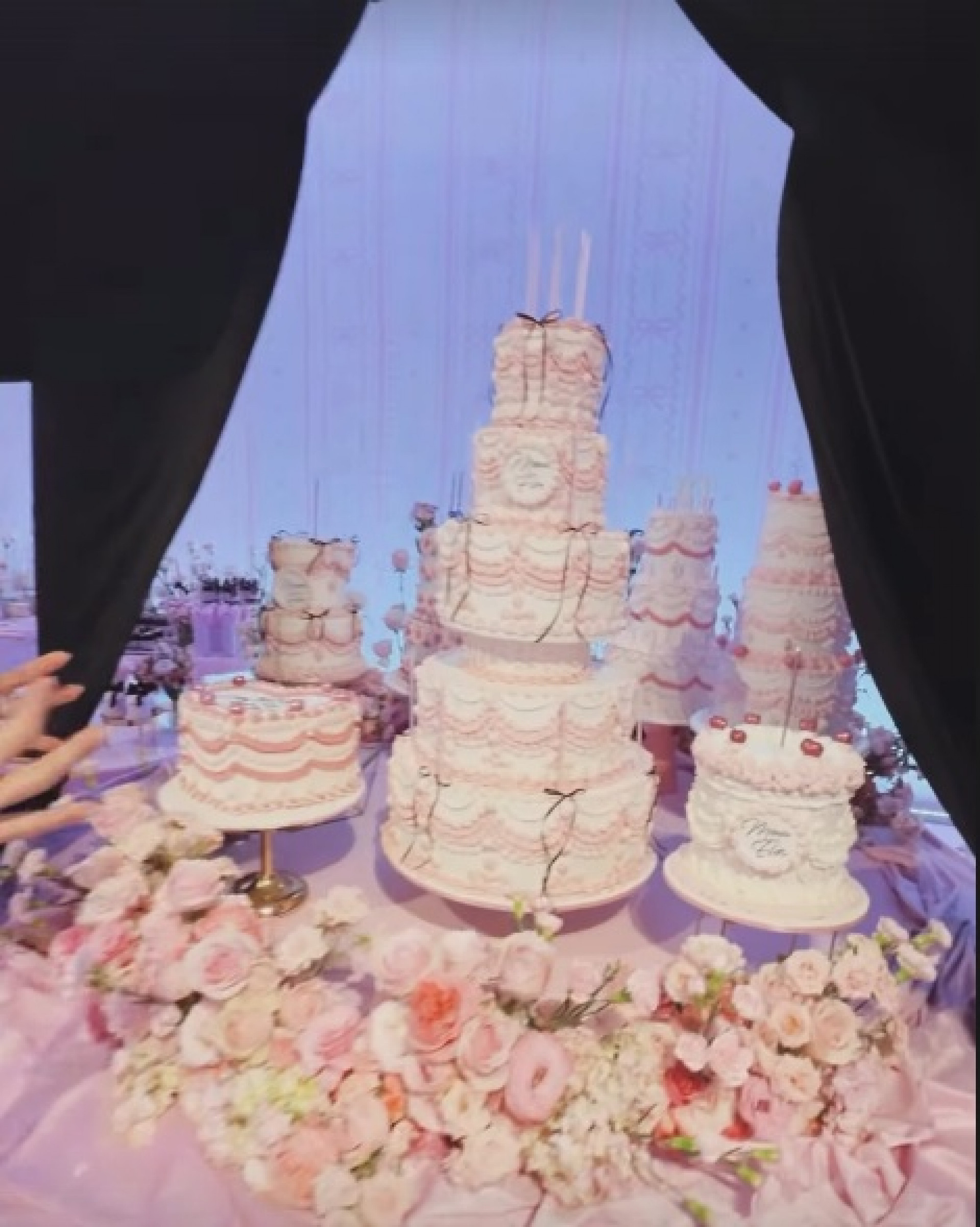 Os bolos da mesa principal - Reprodução / Instagram