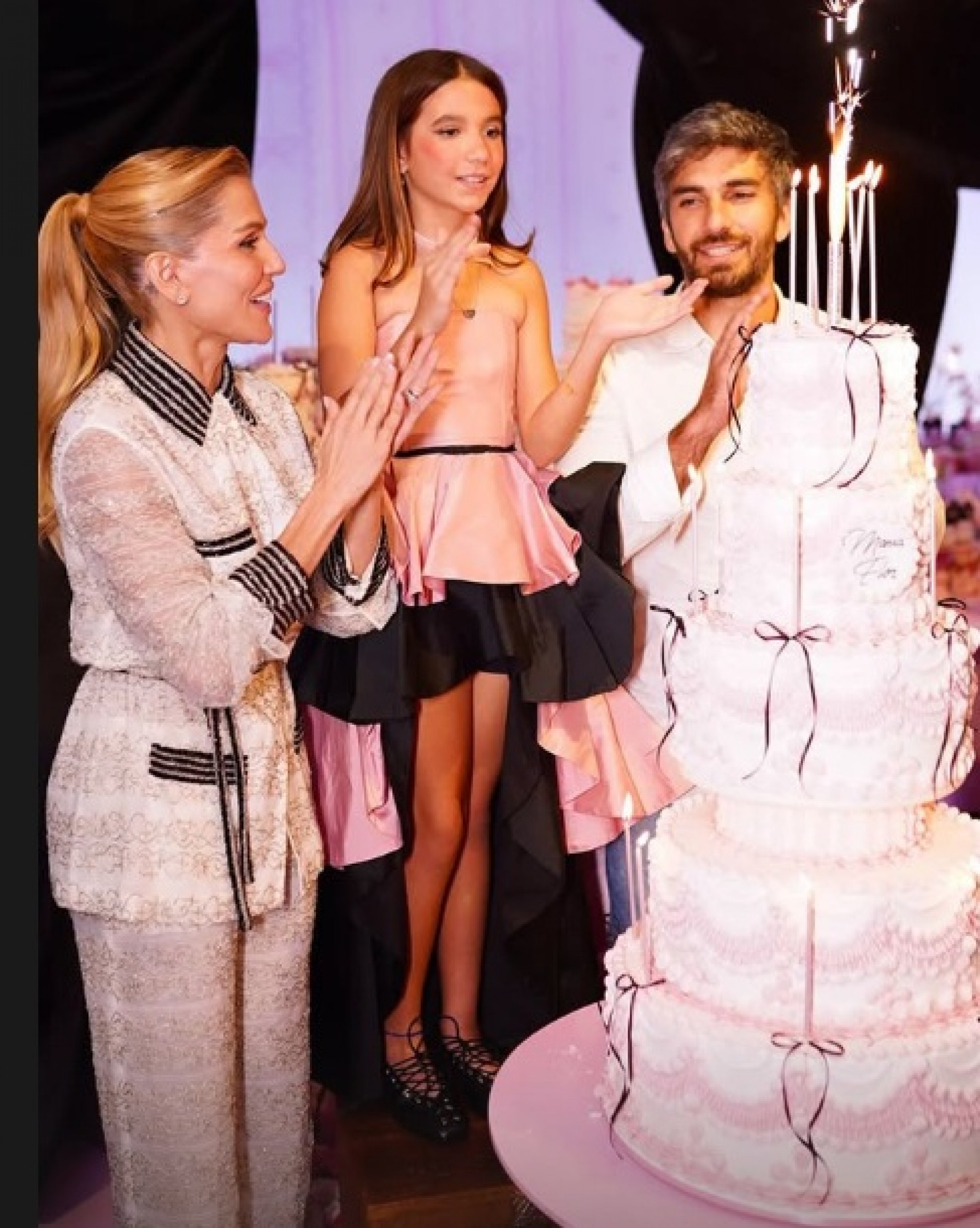 Parabéns de Maria Flor com a mãe Deborah Secco e o pai Hugo Moura - Reprodução / Instagram