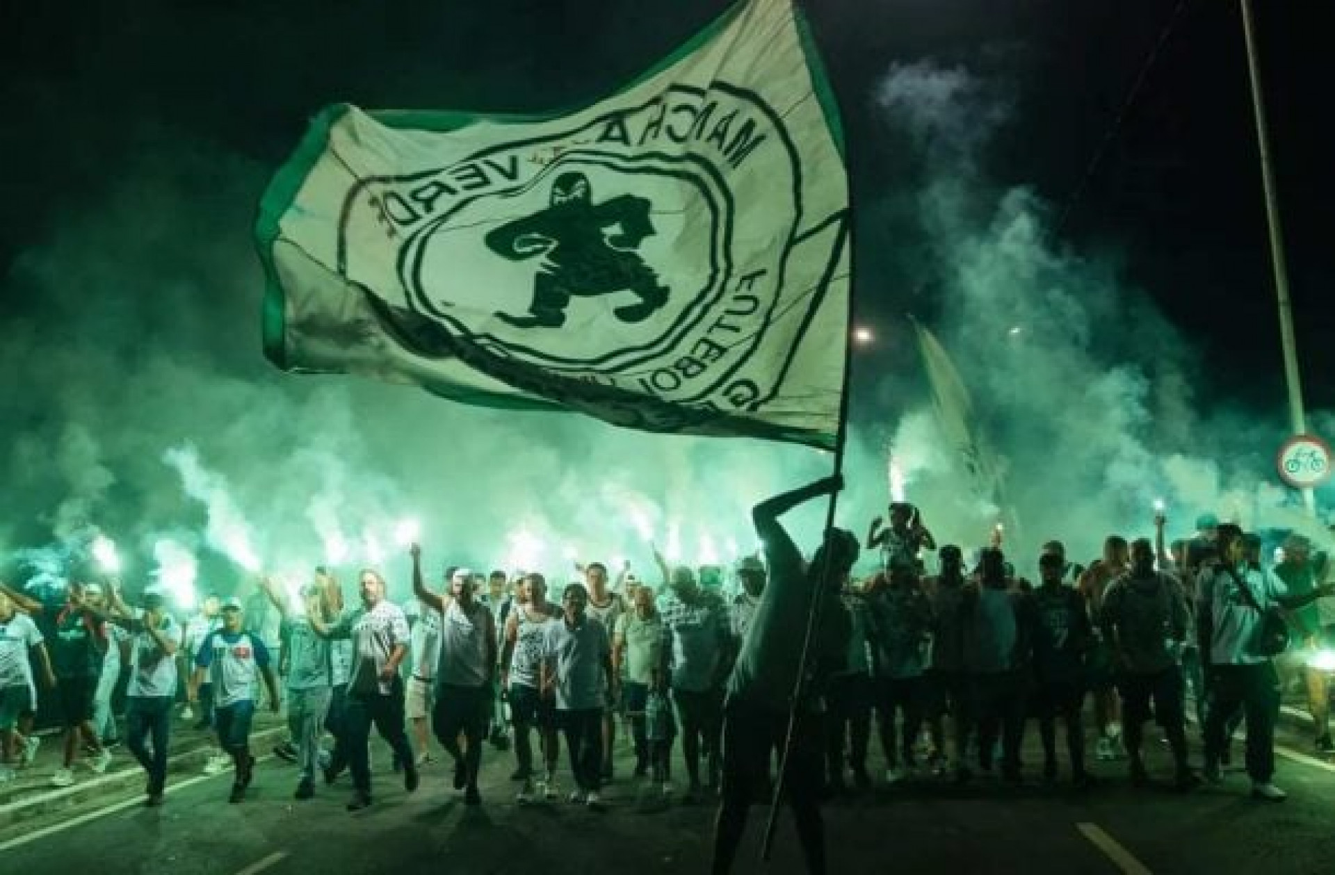 Cobrança pesada: prinicipal organizada do Palmeiras critica gastos, planejamento e discurso de Abel