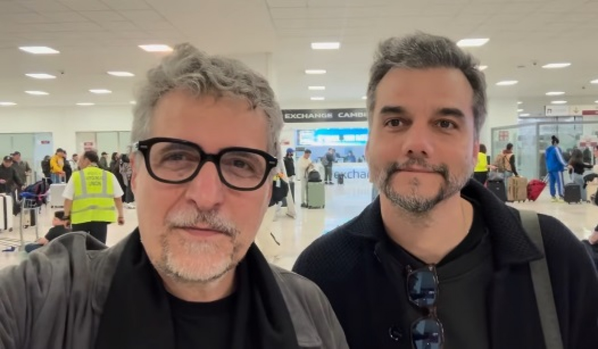Wagner Moura apareceu junto de Kleber Mendonça Filho para falar sobre indicação ao Globo de Ouro - Reprodução/Instagram
