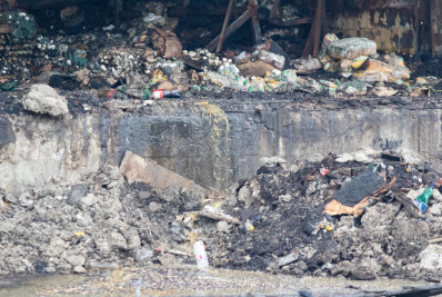 Vídeo: após incêndio, lojistas do Ceasa de Irajá sofrem com chorume e falta de limpeza