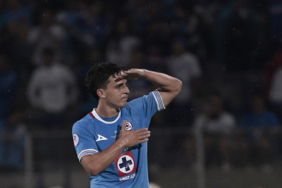 Jogador do Cruz Azul elogia o Flamengo: 'Não depende de uma individualidade'