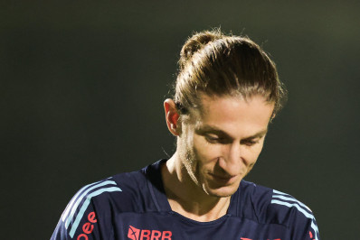 Filipe Luís vê Flamengo 'em perfeitas condições físicas' e não descarta Pedro