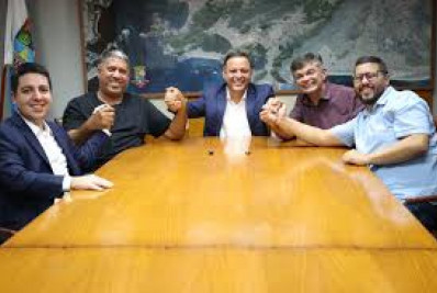 Prefeito de Niterói convida adversário de São Gonçalo para diálogo