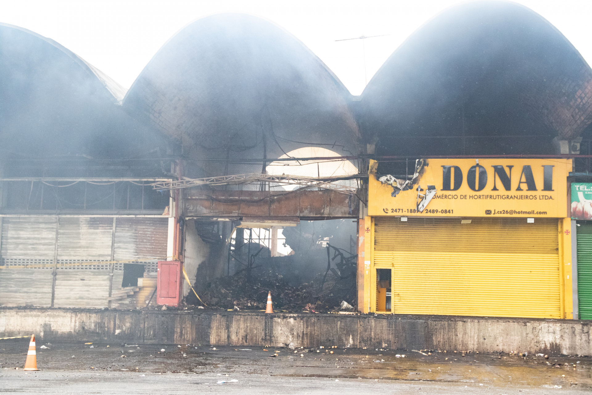 Comerciantes do Ceasa de Irajá enfrentam insalubridade, mau cheiro e falta de limpeza após incêndio - Érica Martin/Agência O Dia
