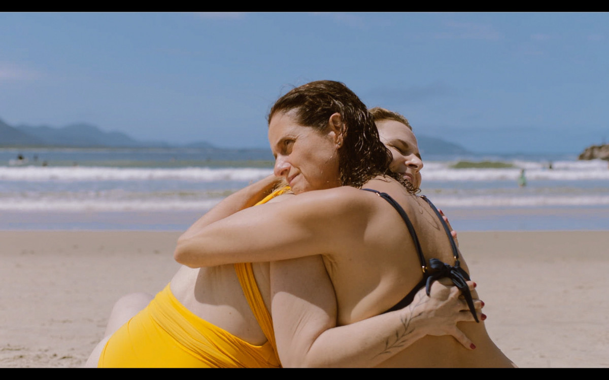 Denise Fraga em cena do filme 'Livros Restantes' - Divulgação