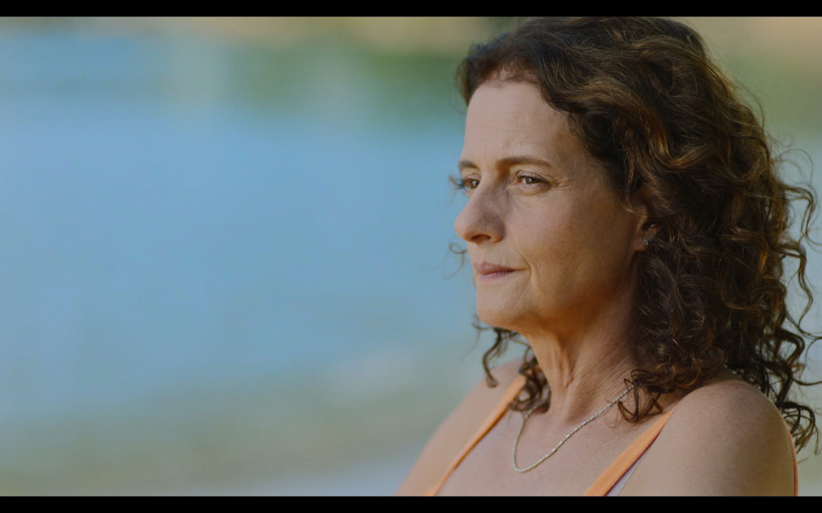 Denise Fraga em cena do filme 'Livros Restantes' - Divulgação