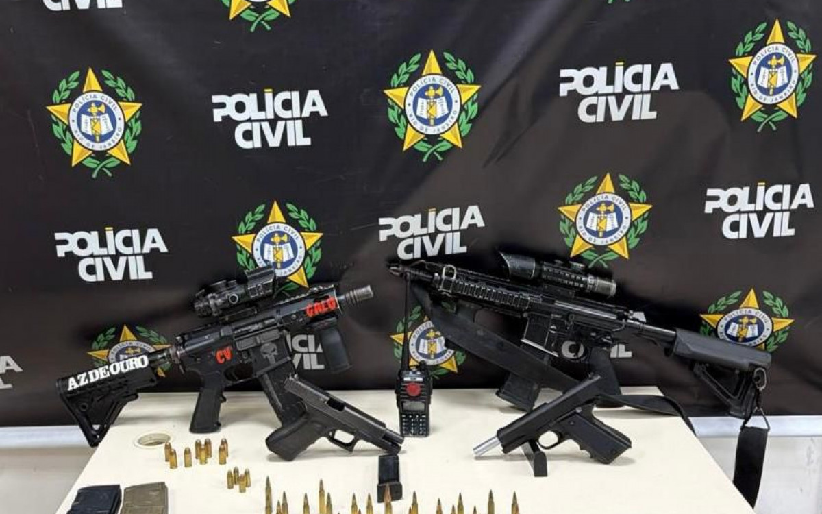 Fuzis, pistolas e munições foram apreendidos na ocorrência