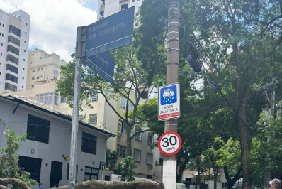 Forte ventania derruba Papai Noel da Avenida Paulista e Prefeitura de SP suspende eventos de Natal